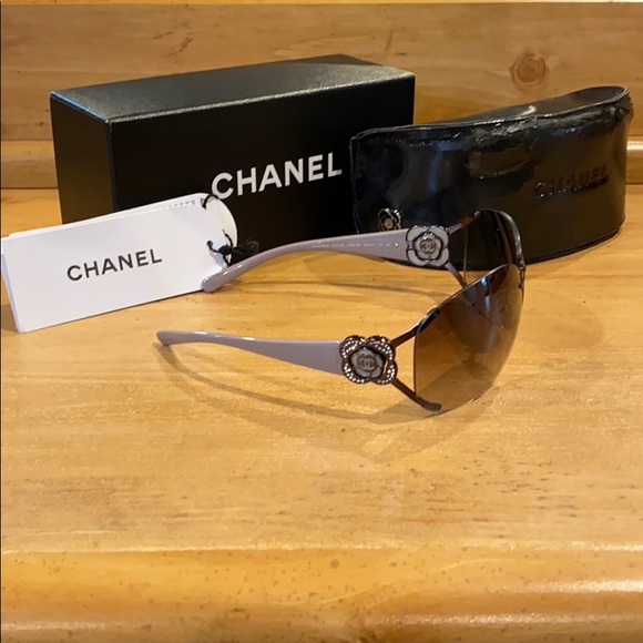 Chanel sunglasses - Picture 1 of 8